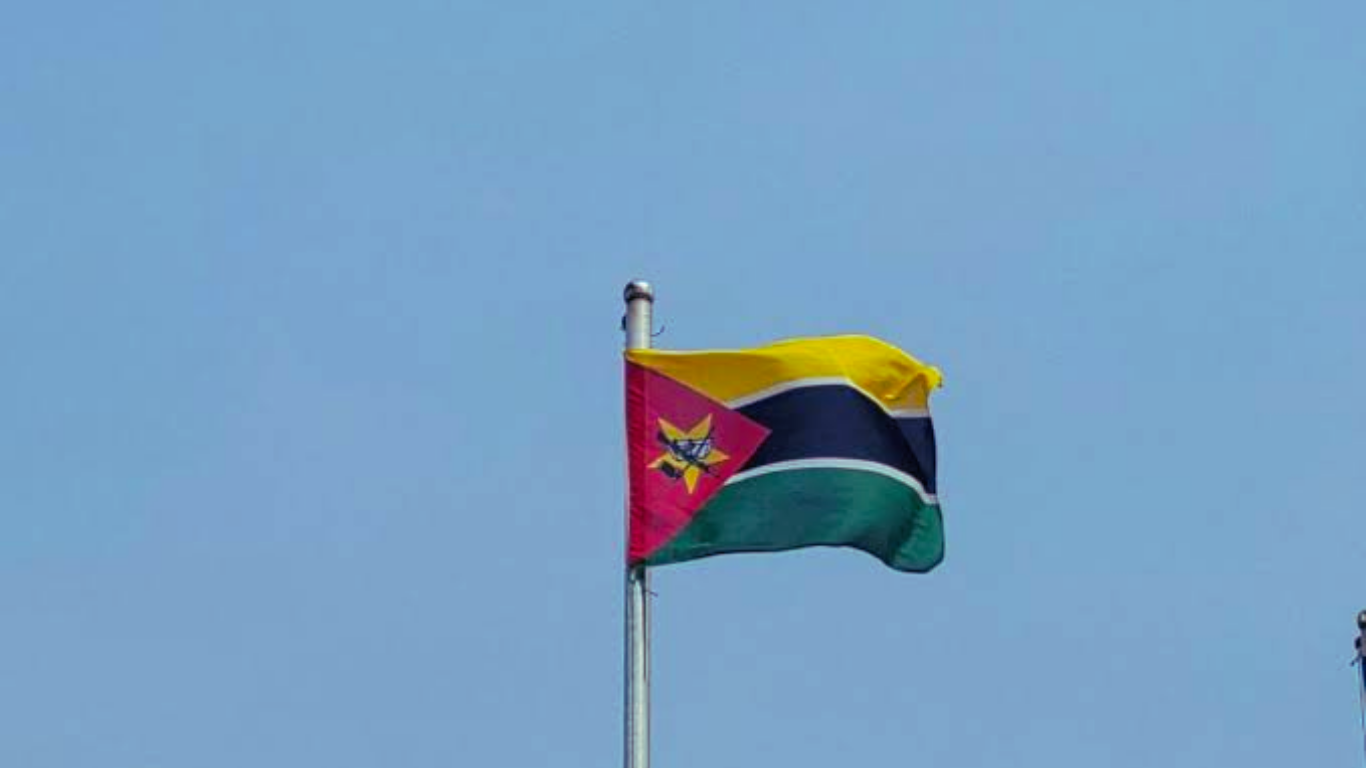 Moçambique Denuncia Uso Fraudulento da Bandeira em Navio Atacado no Irão