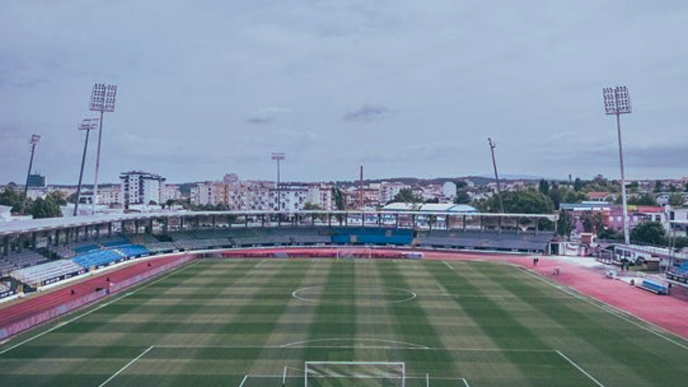Bancada Poente Interdita no Casa Pia-Benfica Devido a Pirotecnia