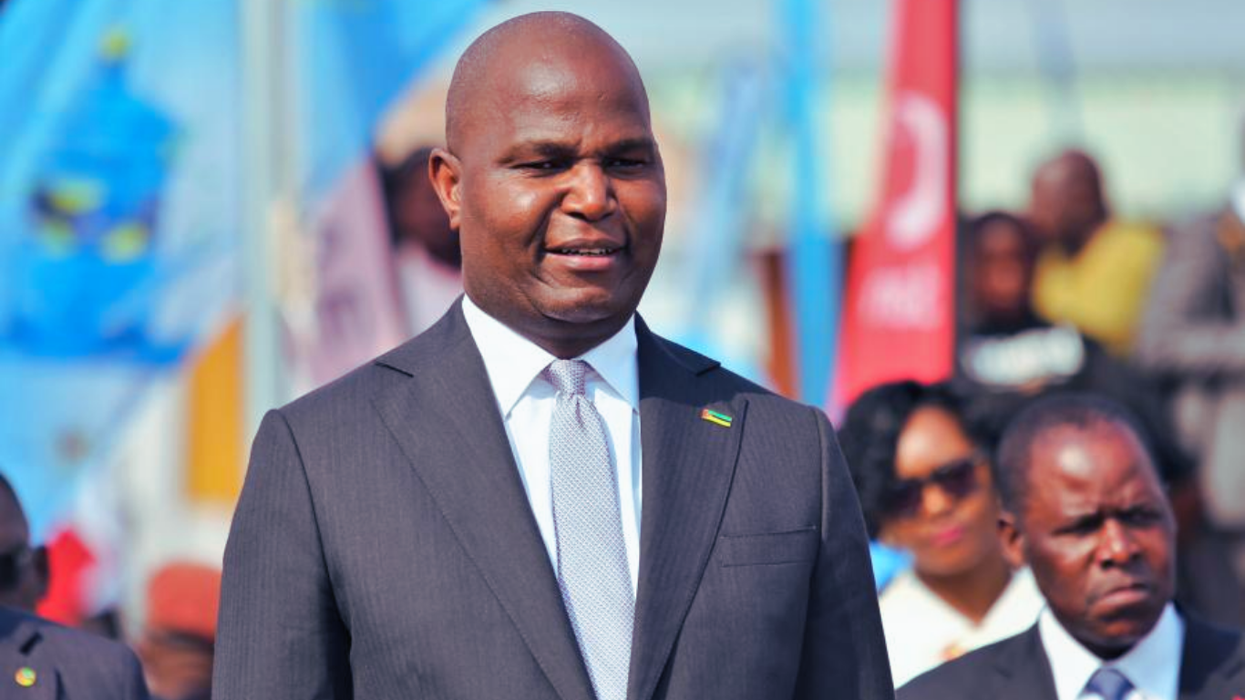 Daniel Chapo Desafia Jovens a Liderarem Independência Económica de Moçambique