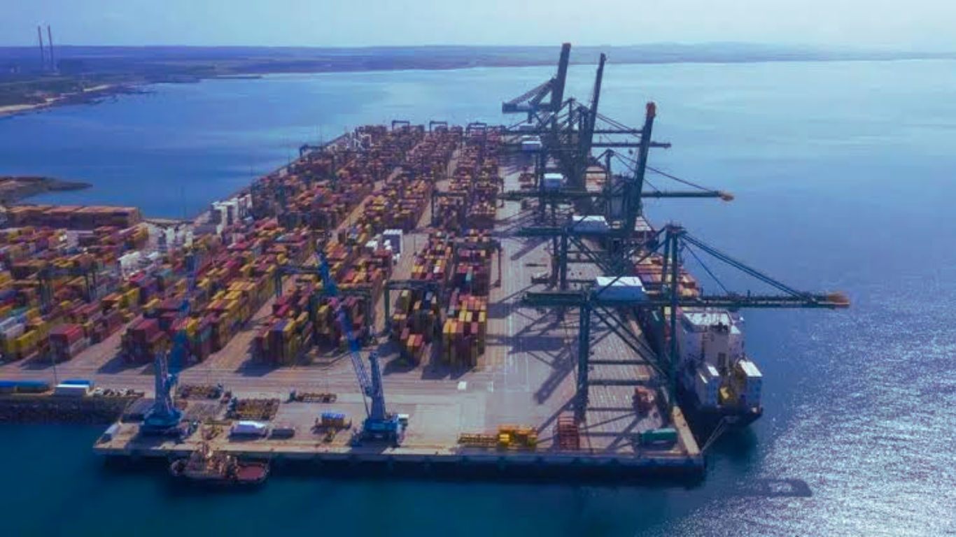 Porto de Chongoene Recebe Licenças e Inicia Operações de Mineração